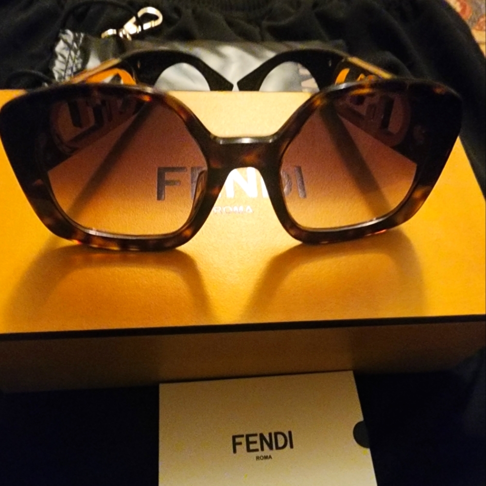 FENDI SUNGLASSES
